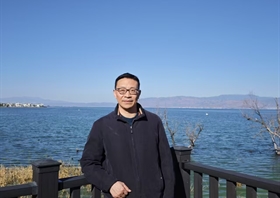 杨成